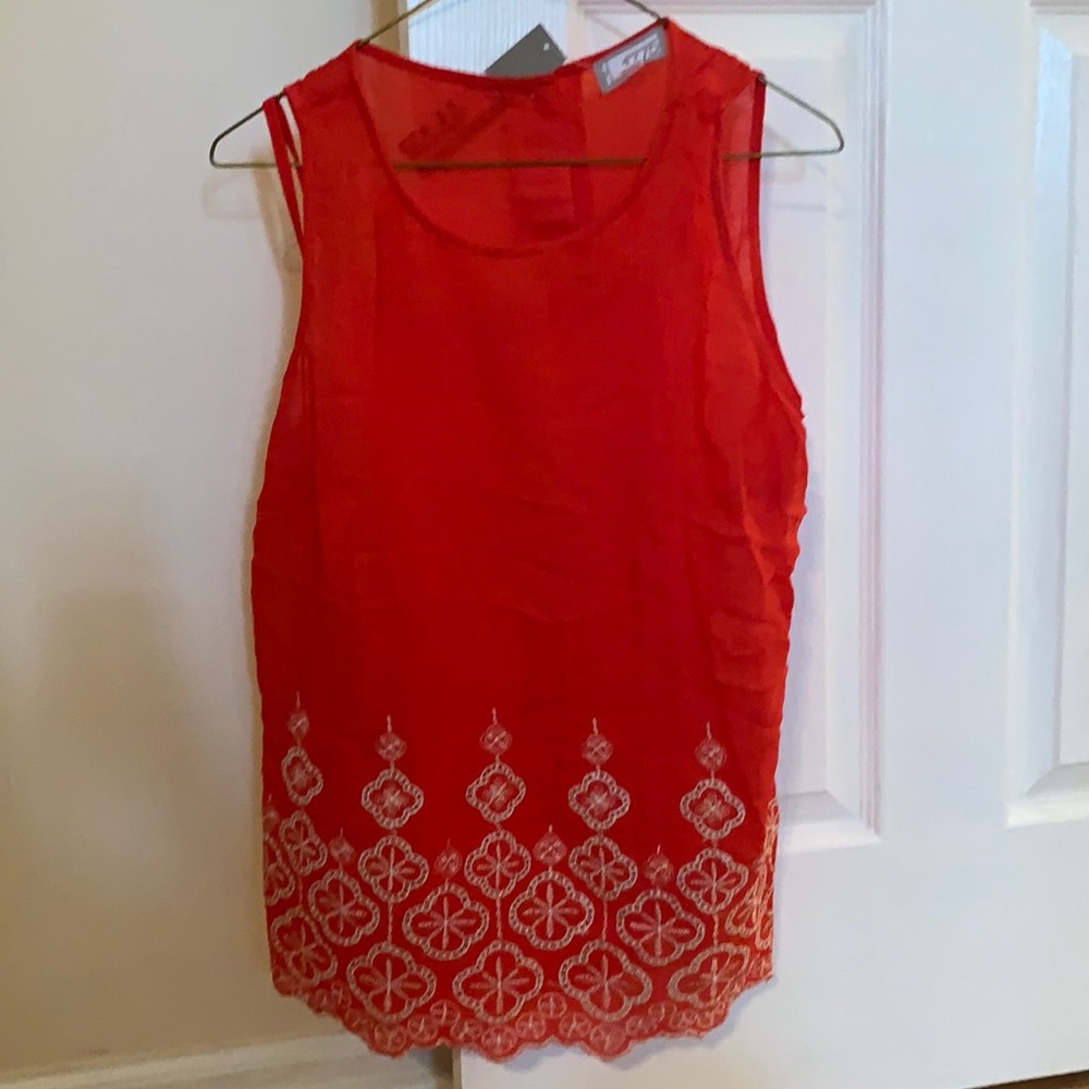 Pretty, sleeveless top for a casual day or  work